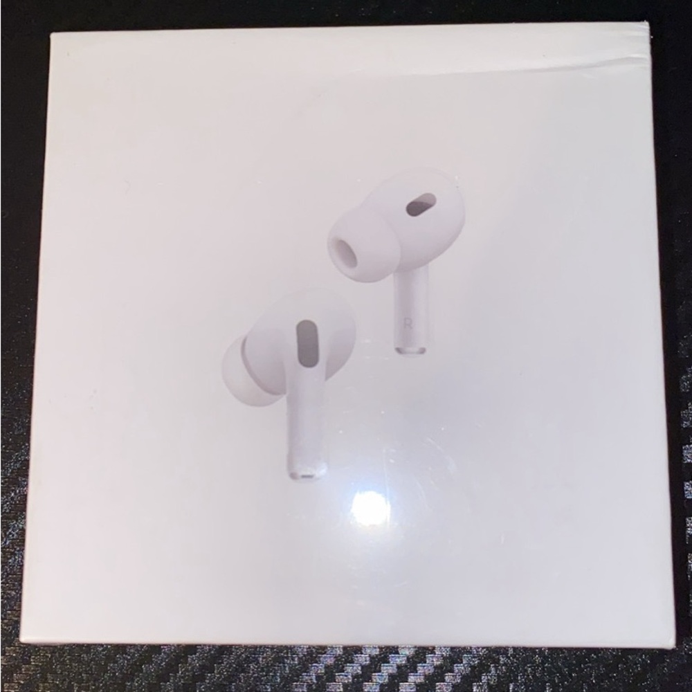 New Noise cancellation headphone pros still in box - price negotiable